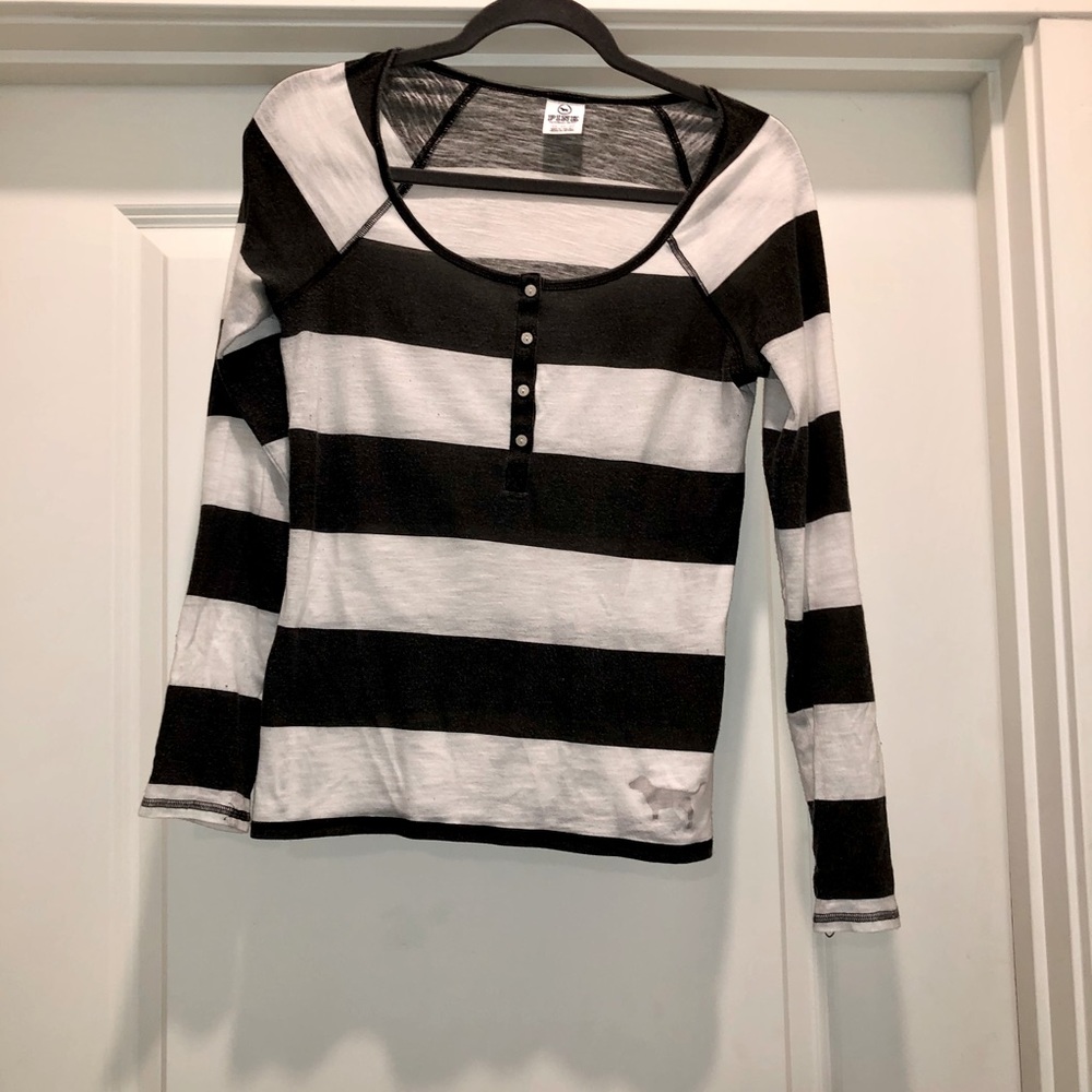 Long sleeve shirt Victoria Secret fits small